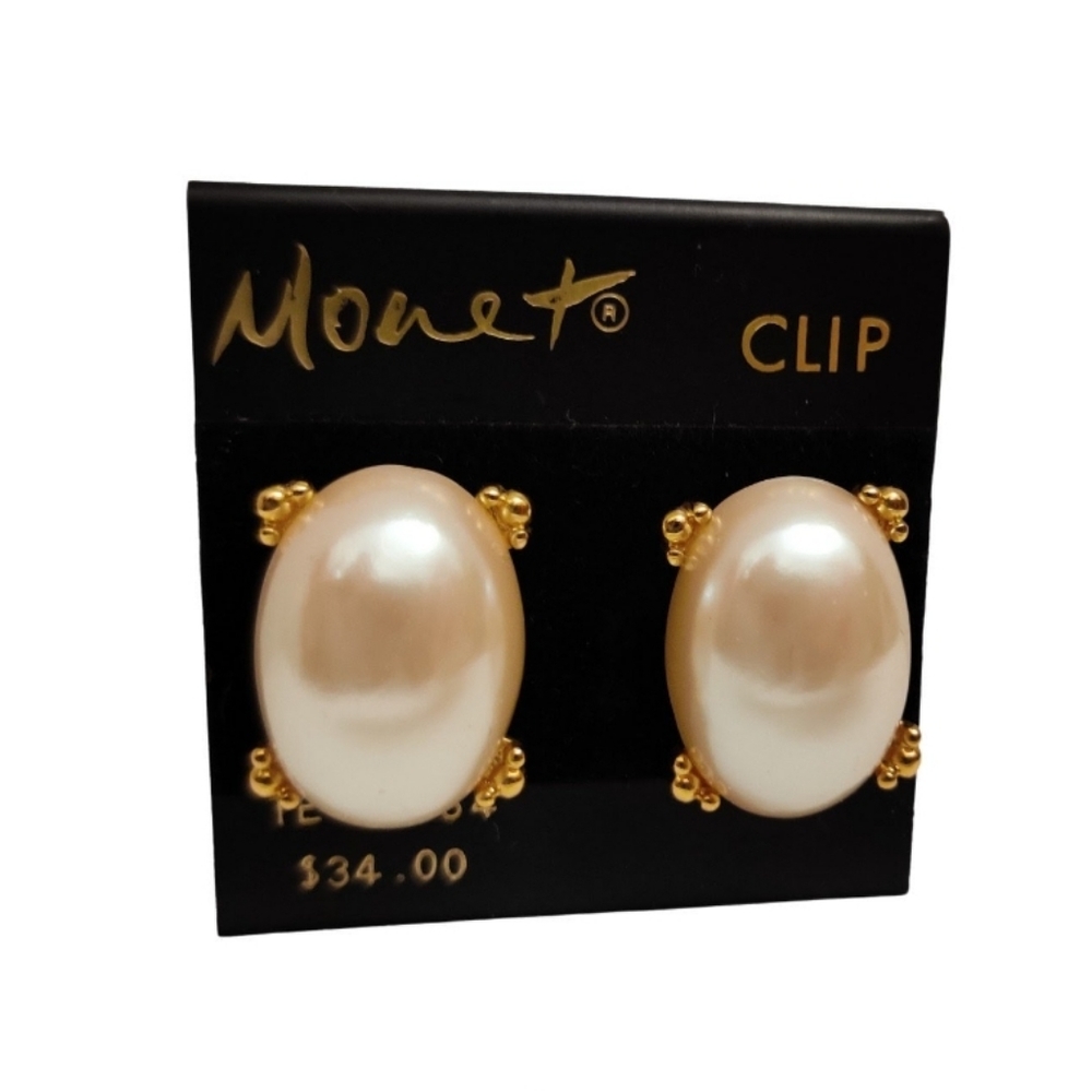 NWT Vintage 80s Monet Pearls earrings
